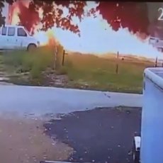STRAVIČNA NESREĆA U AMERICI: Srušio se avion u dvorištu kuće - nema preživelih! (VIDEO)