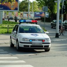 STRAVIČNA SAOBRAĆAJNA NESREĆA: Automobil sleteo s kolovoza, vozač poginuo