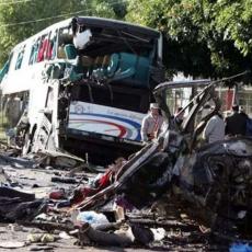 STRAVIČNA SAOBRAĆAJNA NESREĆA: Direktan sudar autobusa i minibusa, poginulo više od 20 ljudi