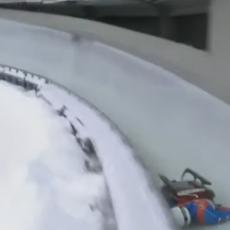 STRAVIČNO: Ruskinja glavom udarila u led, pa u ogradu, HITNO prevezena u bolnicu (VIDEO)