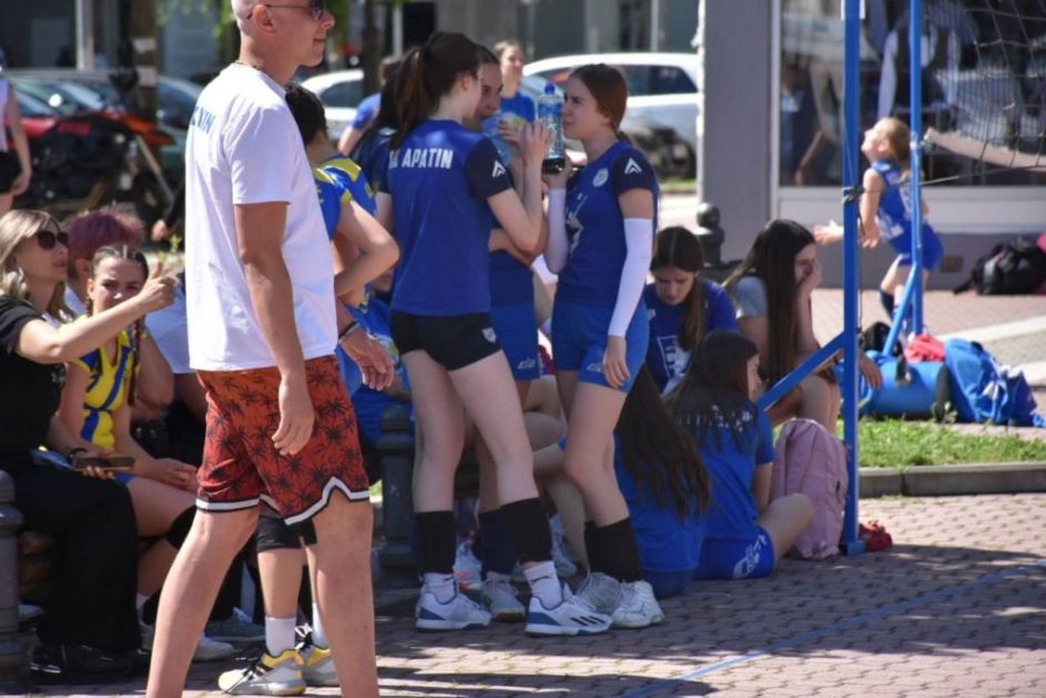 У АПАТИНУ ОДРЖАН МЕЂУНАРОДНИ “STREET VOLLEY” ТУРНИР