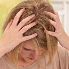 STRES, DIJABETES: Evo šta sve može da bude uzrok nenormalnog OPADANJA kose