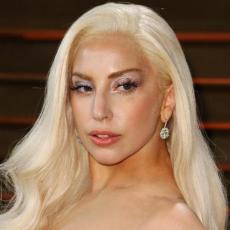 STRIJE NA S*S*MA: Lejdi Gaga nosila haljinu od milion dolara, ali ovaj DETALJ je promakao svima! Uništila sve!
