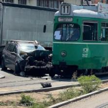 ŠTA SE OVO DANAS DEŠAVA U BEOGRADU?! Automobil se zakucao u tramvaj - zastoj na linijama GSP, zaobiđite ovaj deo grada (FOTO)