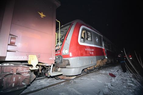 SUDAR VOZOVA Železnička nesreća na pruzi kod Novog Sada, povređene 22 osobe, među njima i petoro dece