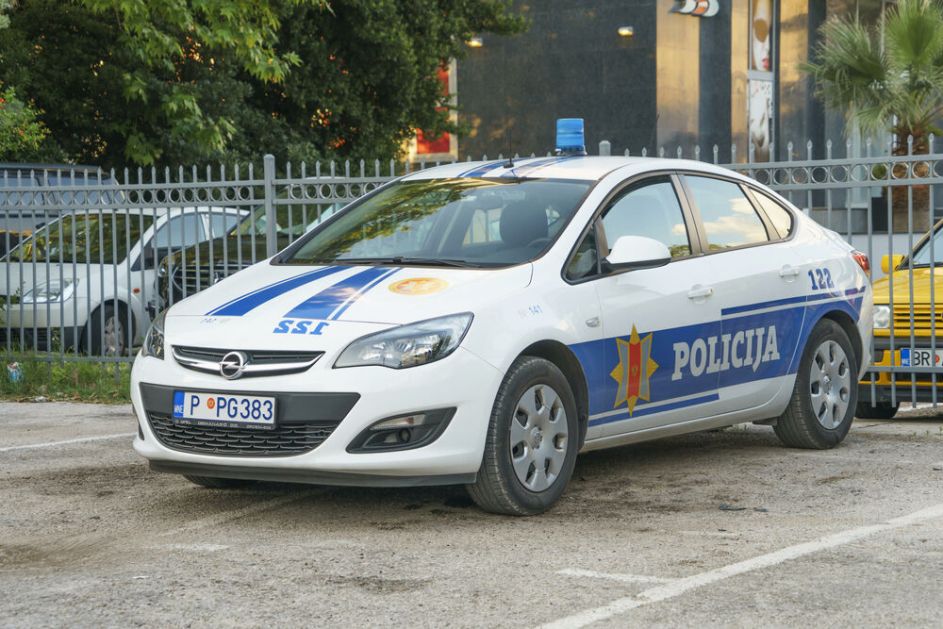 SUDARILI SE KAMION I VOZILO ZATVORSKE POLICIJE Nesreća u Crnoj Gori, povređen MUŠKARAC IZ SRBIJE (FOTO)