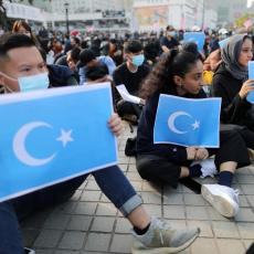 SUKOBI U HONGKONGU - POLICIJA UPOTREBILA SILU: Demonstranti podržali Ujgure (VIDEO)