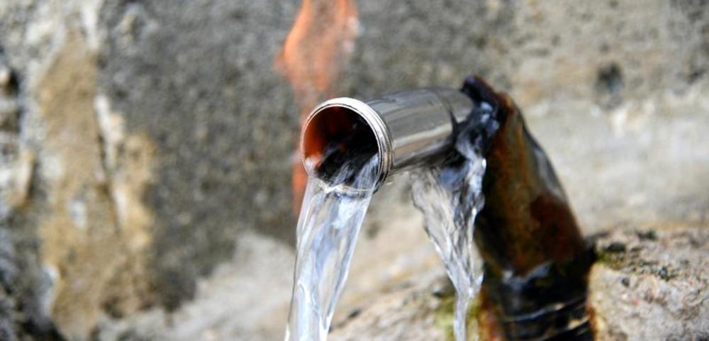 SUROVA PREVARA OBOLELIH OD RAKA: Crnogorka skupo prodaje vodu sa petrolejom kao lek, u njoj otkriveno nešto opasno po život