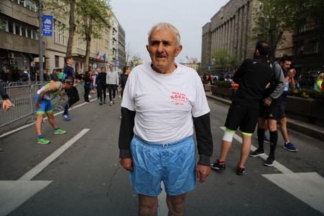 SVAKA ČAST Deka Pera (87) z Leskovca ne propušta maraton