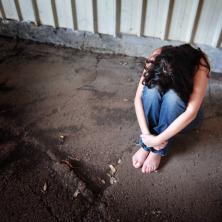 SVE DOBRE DEVOJČICE TO RADE Detalji HORORA u Šidu: Hranitelj šest godina silovao štićenicu, rekao joj da će tako postati tata i ćerka