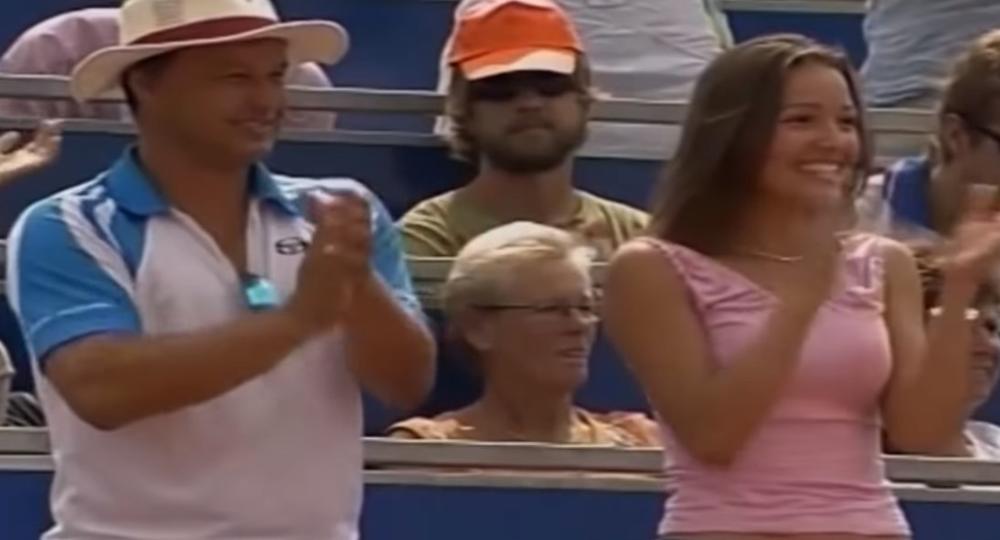 SVE JE ISTO KAO PRE 13 GODINA: Jelena i Vajda su bili uz Novaka i kada je osvojio prvu titulu u karijeri! Pogledajte kako su tada izgledali (VIDEO)