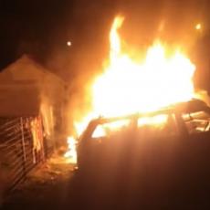SVE VEĆE TENZIJE U CRNOJ GORI! Novi incident, zapaljen automobil članu štaba Demokrata (VIDEO)