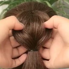 SVEČANA PUNĐICA, ZA MANJE OD MINUT: Nikad više nećeš hteti da ti frizer namešta kosu! (VIDEO)