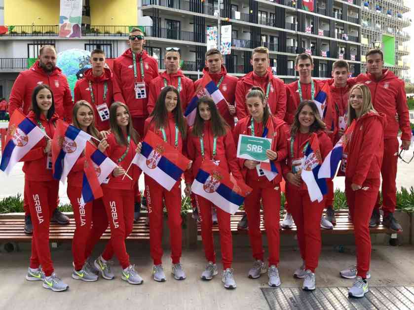 SVEČANO OTVORENE OLIMPIJSKE IGRE MLADIH: Plivačica Anja Crevar ponosno nosila zastavu Srbije (FOTO)