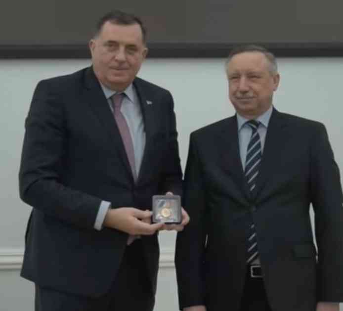 SVEČANO U RUSIJI: Dodik dobio  Značku zasluga Sankt Peterburga (VIDEO)