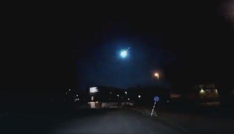 ŠVEĐANI ZATEČENI Noćno nebo odjednom je obasjala MISTERIOZNA PLAVA LOPTA (VIDEO)