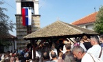 SVETINjA NA KOSMETU: Isceljuje i Srbe i Albance