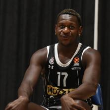 SVI HOĆE BONGU: Partizan u velikom problemu
