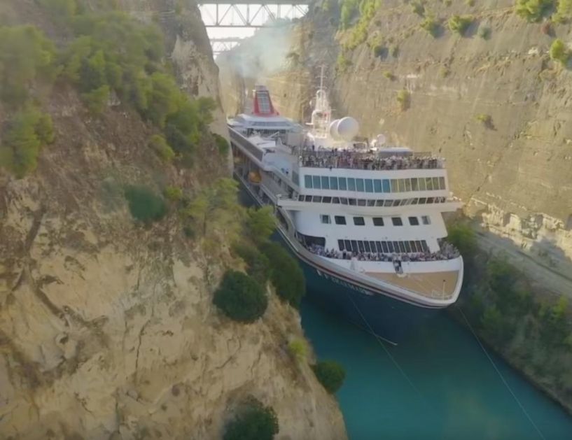 SVI SU MISLILI DA JE OVO NEMOGUĆE: Pogledajte najveći brod koji je ikada prošao kroz Korintski kanal! Ovde je izuzetno usko, ali je njemu uspelo (VIDEO)