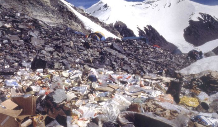 Sa Mont Everesta uklonjene četiri tone đubreta