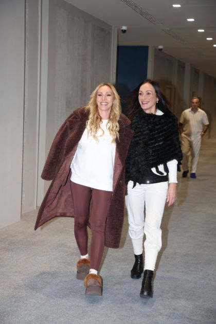 Sa Vesnom ne razgovara godinama, a nju grli i ne skida osmeh: Anabela Atijas u javnosti sa bivšom jetrvom Slađom Delibašić