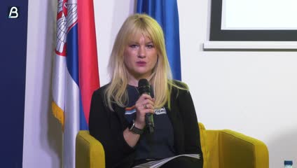 Sa interneta napadi se preselili na ulice, uz učešće policije u sprečavanje novinara da izveštavaju