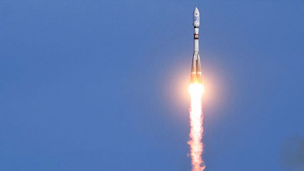 Sa kosmodroma „Vostočni“ lansirana raketa „Sojuz“ sa 33 satelita