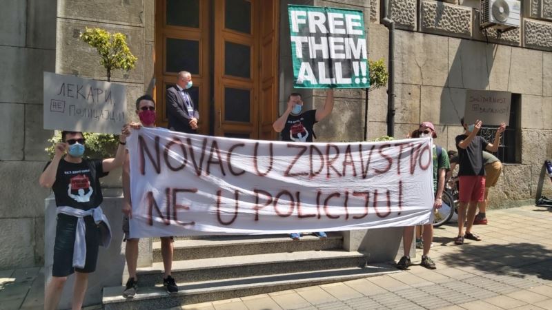 Sa protesta ispred Vlade u Beogradu zatraženo oslobađanje demonstranata