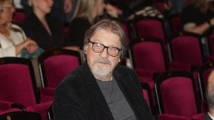 „Sa radošću više od pola veka trčim svoj maraton i pumpam“: Milan Caci Mihailović gospodin glumac i dobri duh pozorišta na predstavljanju svoje monografije