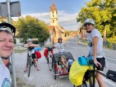 Sa troje dece biciklima od Srbije do Švajcarske: Dignemo šator, tuš okačimo o drvo