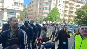 SafeJournalists osudio policijsko nasilje i pretnje smrću novinarima N1 u Srbiji