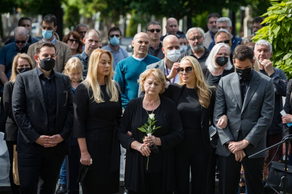 Sahranjen slavni reditelj Božidar Nikolić, ispratila ga skrhana porodica i mnogobrojni poznati (FOTO)