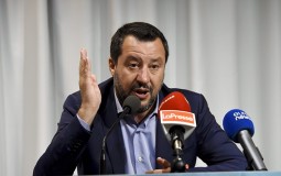 
					Salvini: Dosta je odluka Pariza i Berlina o migrantima 
					
									