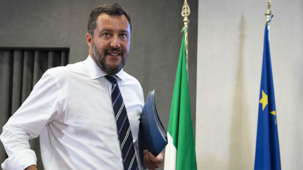 Salvini poručio Ričardu Giru da odvede migrante privatnim avionom u Holivud