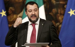 
					Salvini zapretio da će sudski goniti spasioce migranata na Mediteranu 
					
									