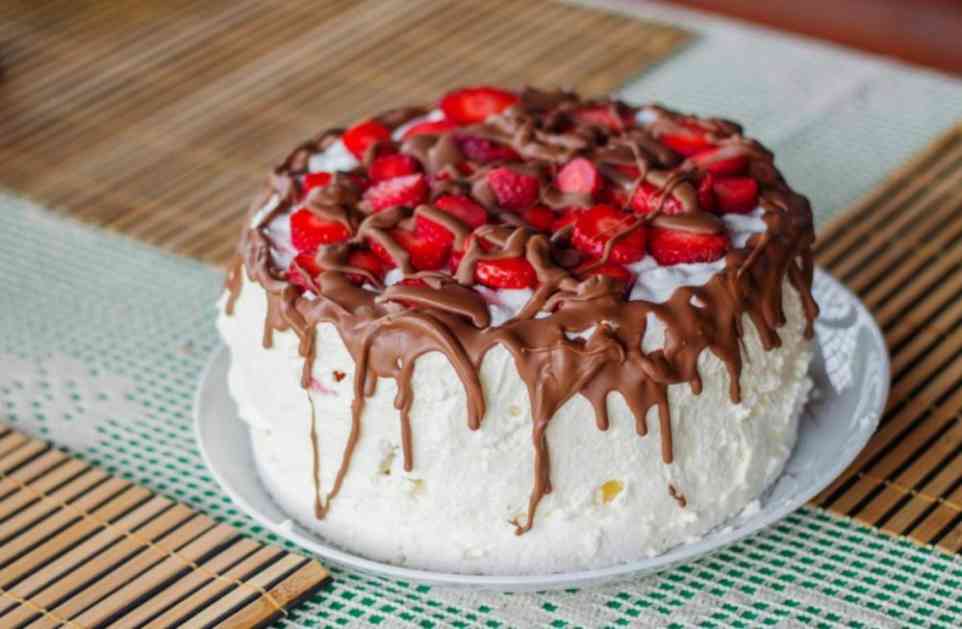 Samo tri koraka vas deli od ove savršene torte za letnje dane: Umitite, zaledite i jedete! (RECPET)