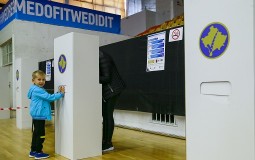 
					Samoopredeljenje, DSK i DPK proglasile pobedu na kosovskim izborima 
					
									