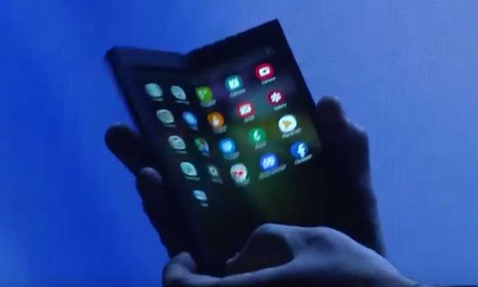 Samsung predstavio svoj prvi ekran na preklop (VIDEO)