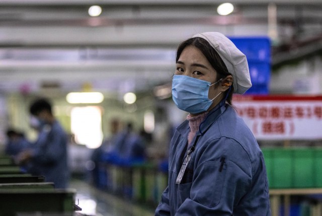 Šangaj: Radnici zarobljeni u fabrici