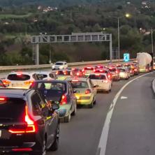 Saobraćajka na autoputu Miloš Veliki: Formirale se kolone vozila, saobraćaj zaustavljen - vozači obilazite ovu deonicu