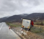 Saobraćajna nesreća kod Gornjeg Milanovca; kamion probio ogradu na auto-putu FOTO