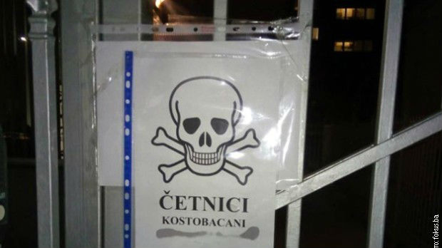 Sarajevo, identifikovana osoba koja je zalepila plakat na Ambasadu Srbije