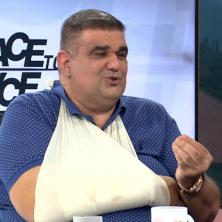 Saša Mirković se sa slomljenom rukom pojavio na televiziji: „Dok me je šutirao, vikao je: ‘Ne diraj više Cecu i Acu Pejovića!’”