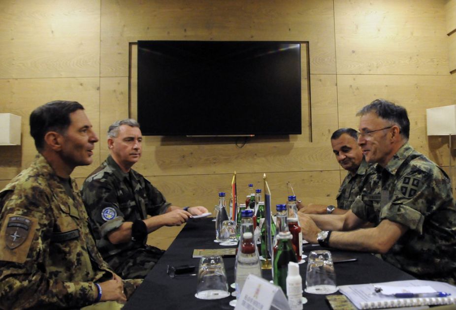 Sastanak načelnika Generalštaba Vojske Srbije sa komandantom Kfora