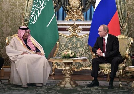 Saudijski kralj se zlatnim stepenicama spuštao na tlo Moskve, a onda se desilo nešto neočekivano (VIDEO)