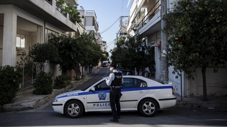 Savladan čovek s nožem posle upada u ambasadu Srbije u Atini