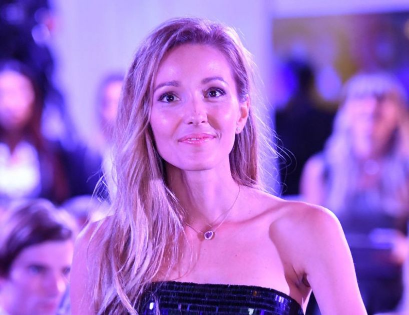Savršeni spoj sportske elegancije i visoke mode: Jelena Đoković oduševila modnu elitu Pariza