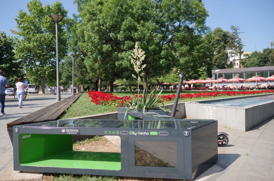 Sberbank Banja Luka poklonila prvu „pametnu“ solarnu klupu gradu Banjaluka