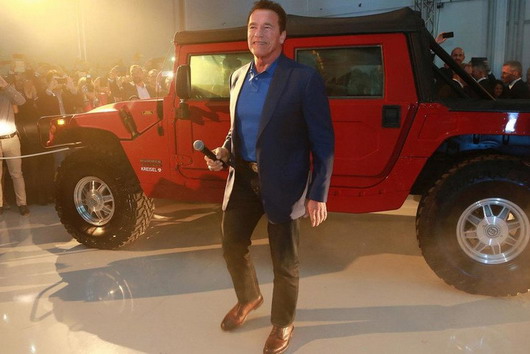 Schwarzenegger predstavio prototip električnog Hummera H1