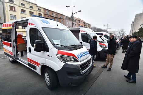 Sedam sanitetskih vozila ustanovama socijalne zaštite u Vojvodini